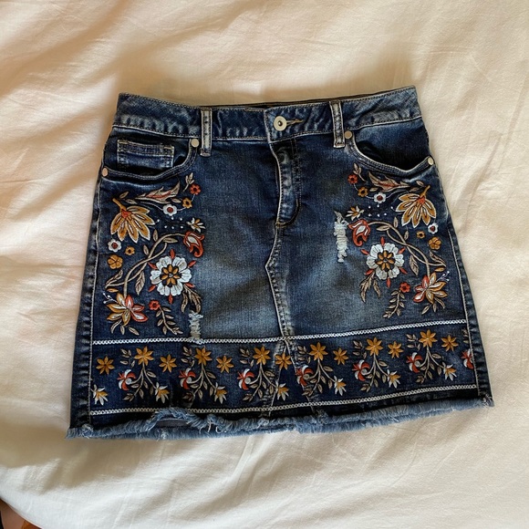 Embroidered skirt - Picture 2 of 2